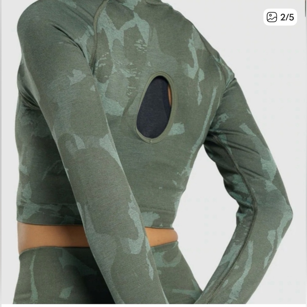GYMSHARK ADAPT CAMO SEAMLESS LONG SLEEVE
CROP TOP & SHORTS SET, SMALL - Picture 3 of 8